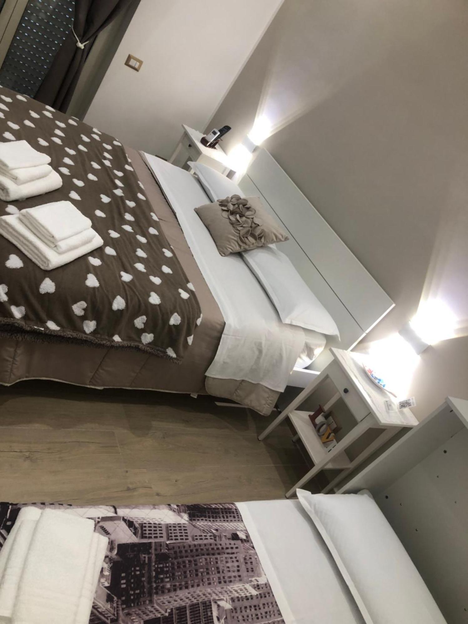 B&B Civico 22 Silvestre เนเปิลส์ ภายนอก รูปภาพ